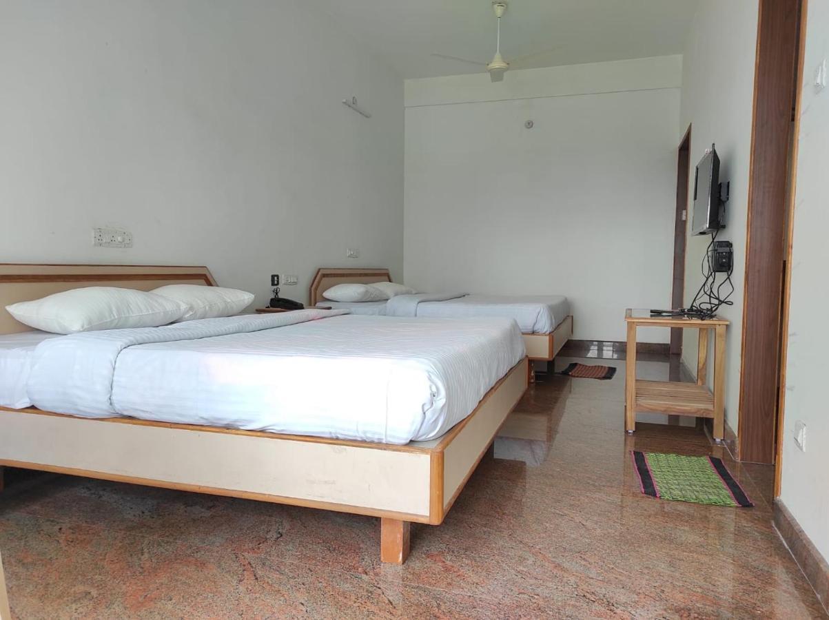 Sabari Residency Hotell Vālpārai Exteriör bild